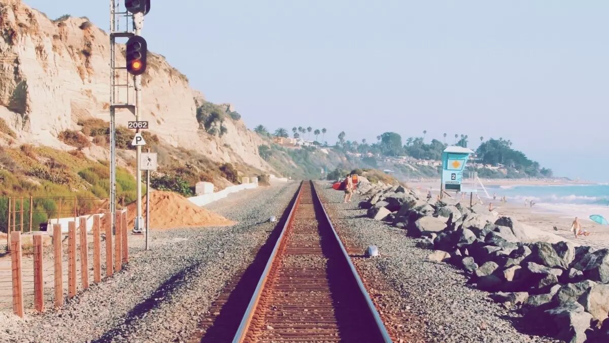     Между Ростовом-на-Дону и Крымом начали строить железную дорогу, сообщил губернатор Запорожской области Евгений Балицкий.