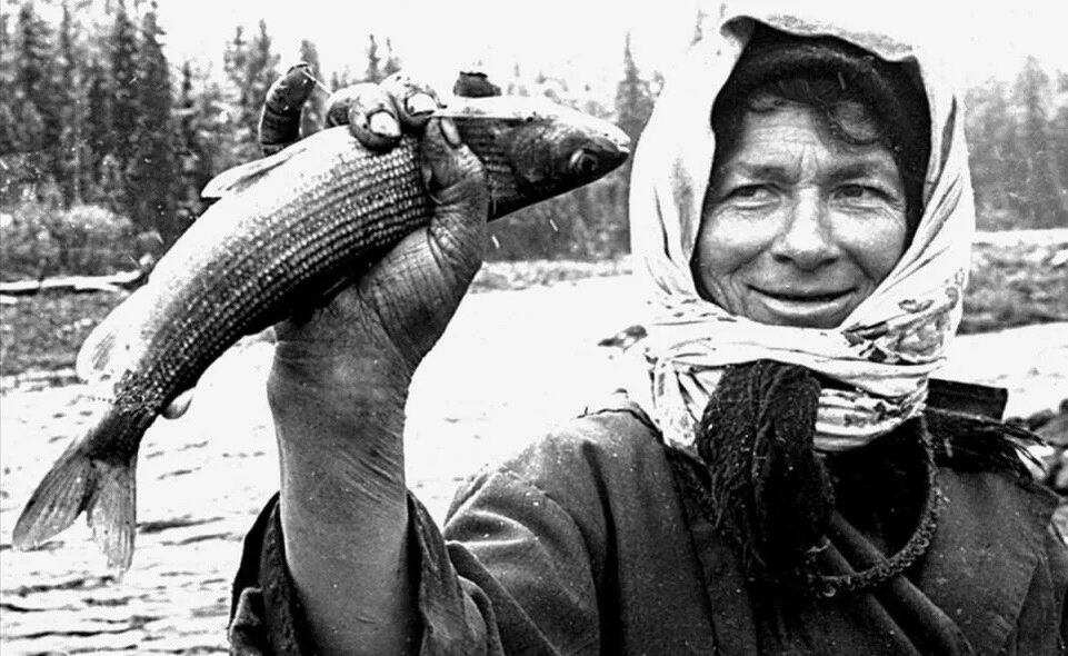 Агафья в молодости на рыбалке не уступала никому. Фото Яндекс.Картинки. 