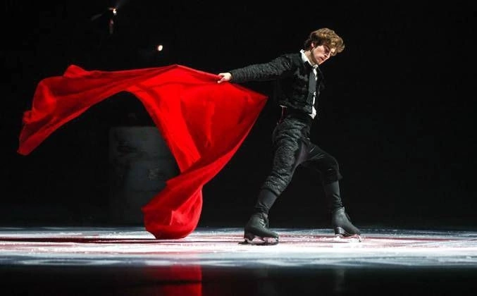 Марк Кондратюк в ледовом шоу «Кармен». Фото из открыты источников.