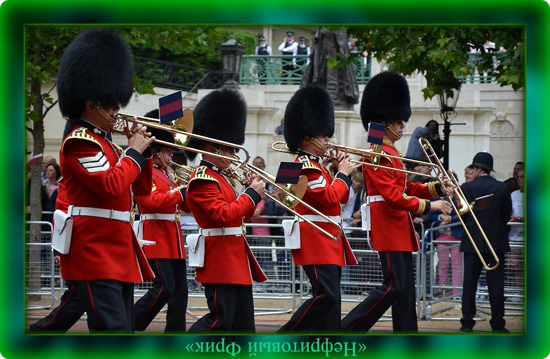 Фотография из Яндекс-картинок. Марш королевской гвардии в Лондоне