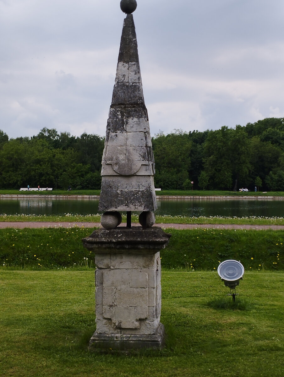 Каменная пирамида рядом с Храмом (ФОТО АВТОРА)
