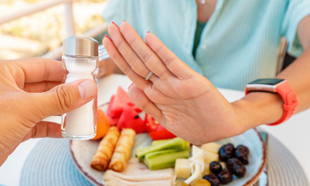 Соль побуждает людей есть больше, а это может привести к воспалениям и ожирениюФото: © frantic00 / Shutterstock / FOTODOM