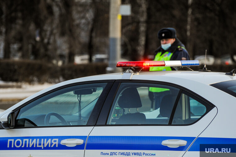    Люди в улетевшей в кювет машине оказались зажатыми железом