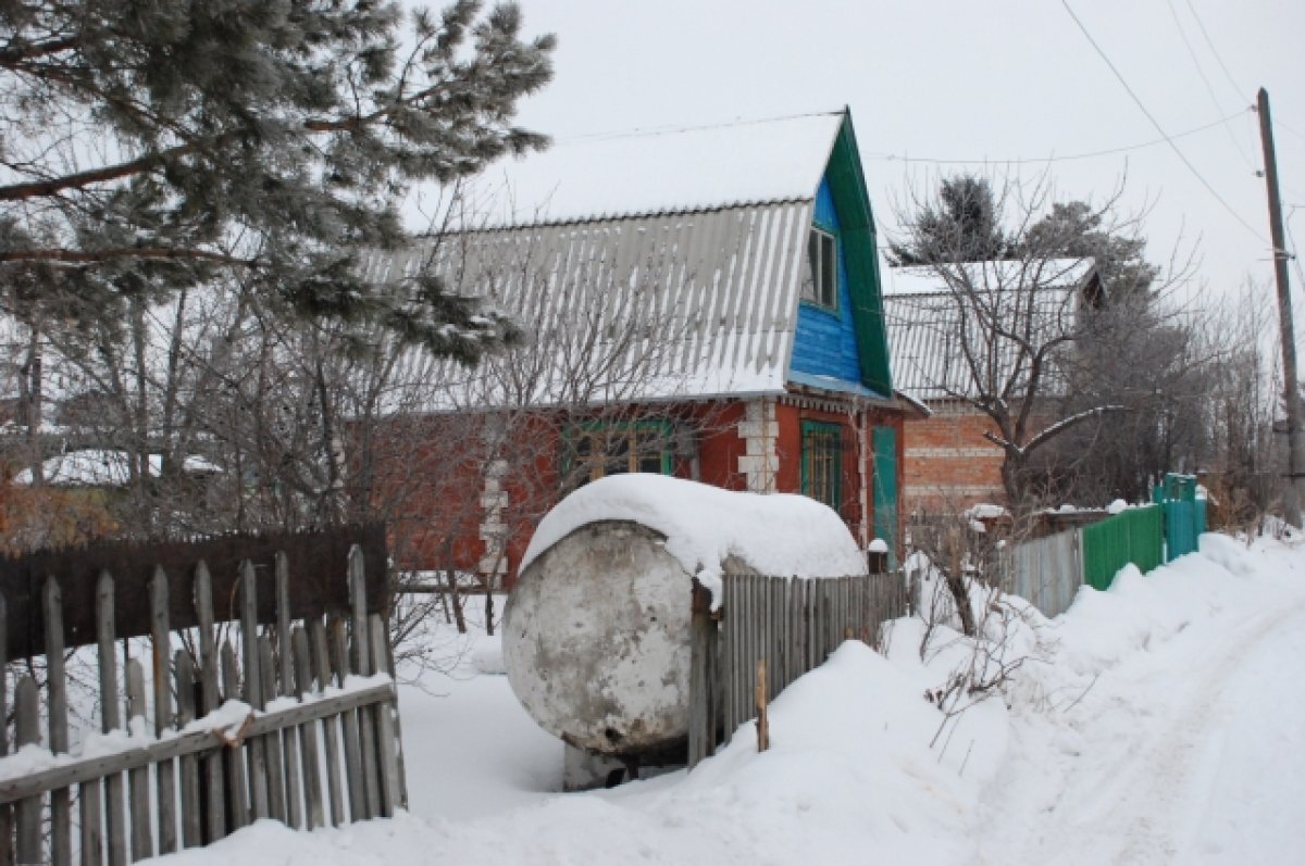    Тюменский дачник объяснил, как правильно убрать снег на участке