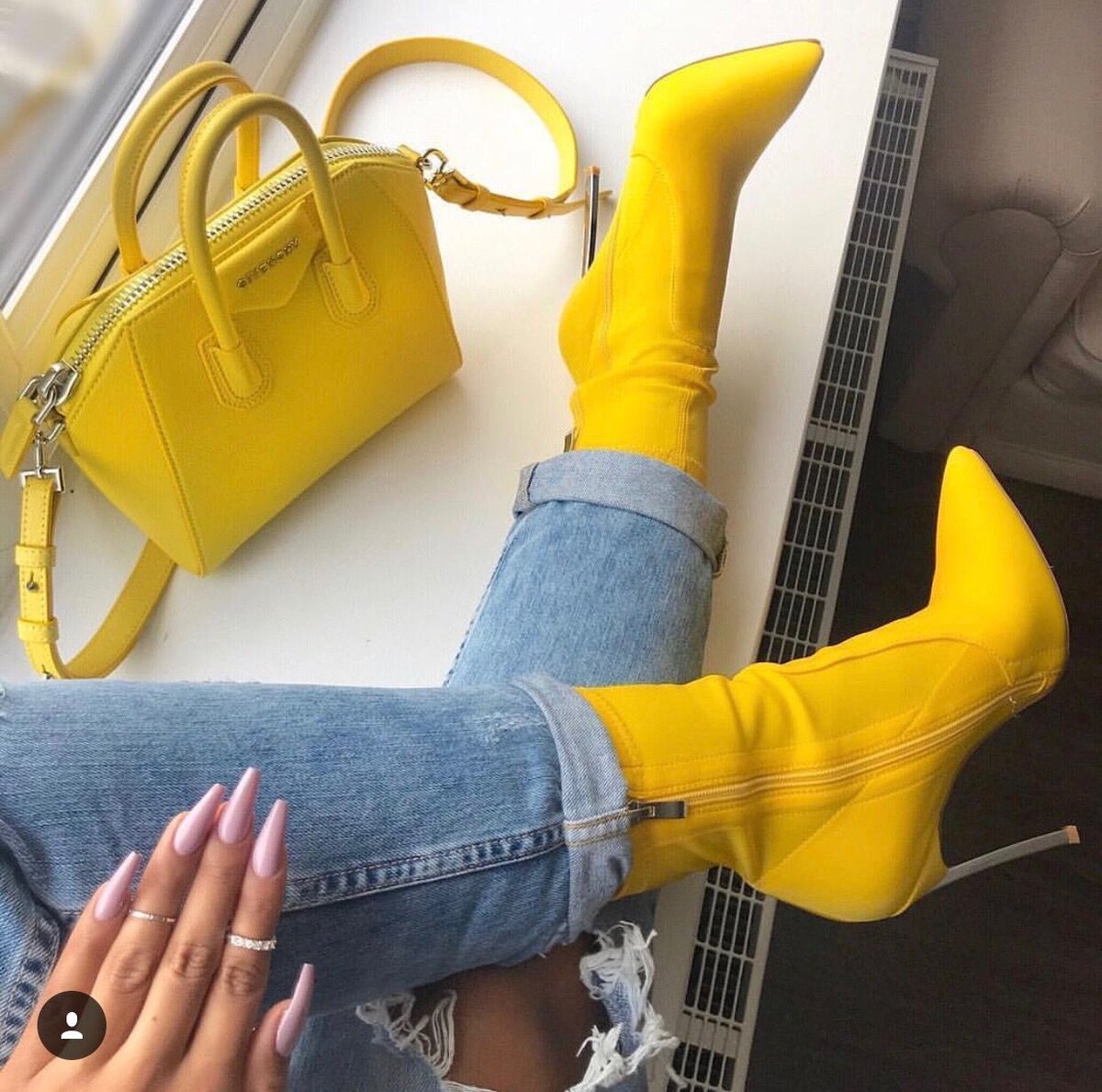 Обувь желтого цвета
