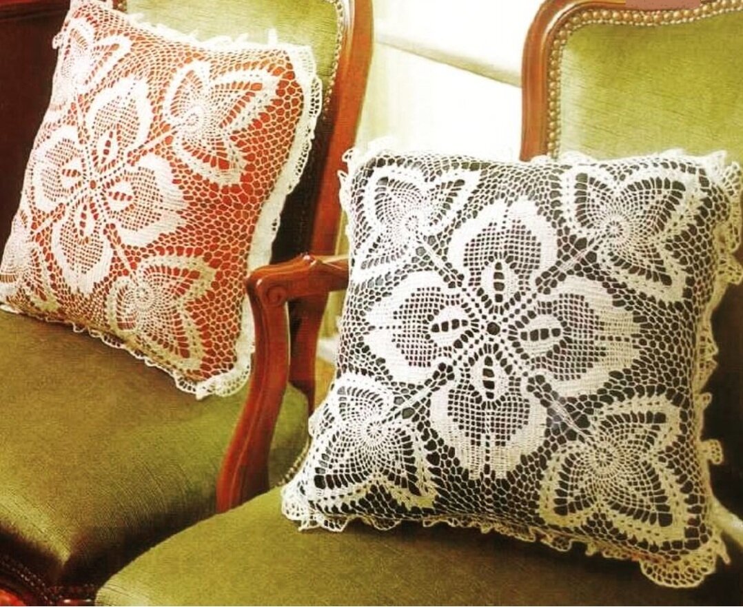 Схемы вязания подушек для дивана. Диванные подушки крючком из красивых квадратов с узором «попкорн