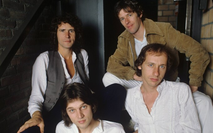 Dire Straits в 1978 году (по часовой стрелке слева направо): Джон Иллсли, Пик Уизерс, Марк Нопфлер и Дэвид Нопфлер