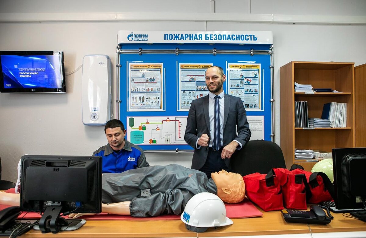    Школьники Сургута посетили завод по стабилизации конденсата