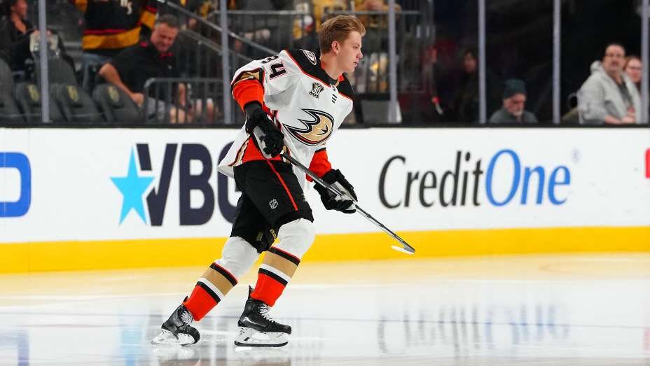    Минтюков занимался в школах ЦСКА и «Динамо», а потом уехал в Канаду, пробиваться в НХЛ через низшие лиги. Фото: Reuters