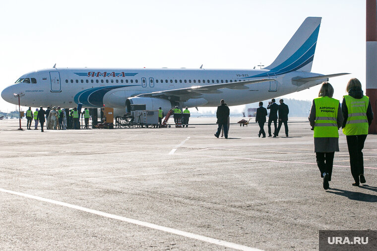    В Екатеринбурге задержали самолет авиакомпании «Ямал», следующего в Ноябрьск