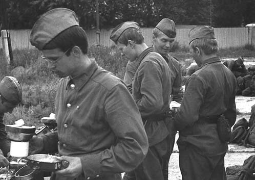 Война - войной, а обед по расписанию...