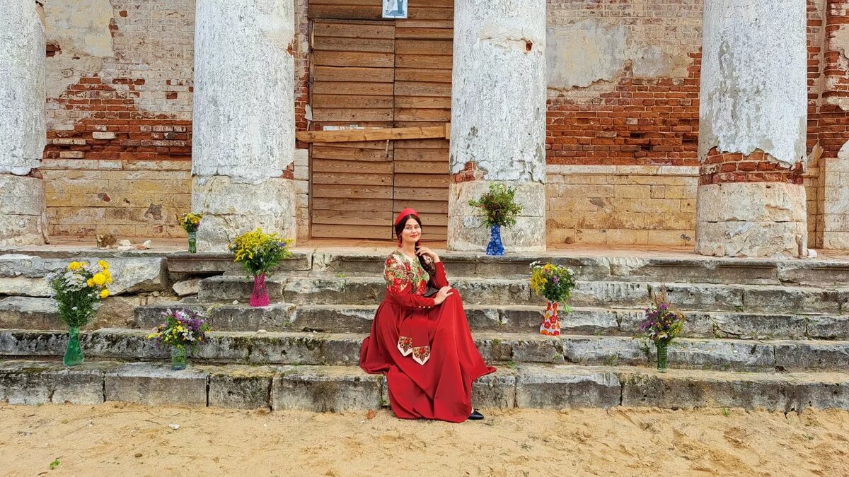     «До Пожарских котлет — 10 минут!», «Приехал в Торжок — съешь пирожок», — гостей уютного живописного городка, раскинувшегося на обоих берегах реки Тверца, встречают «аппетитные» остроумные вывески. Уже — впечатление, уже — настроение.