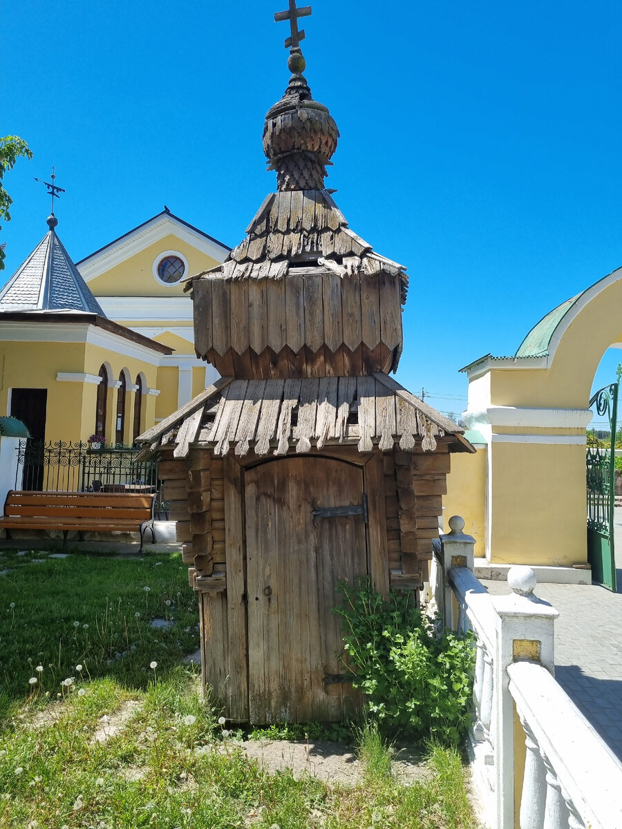 Старинная часовня.