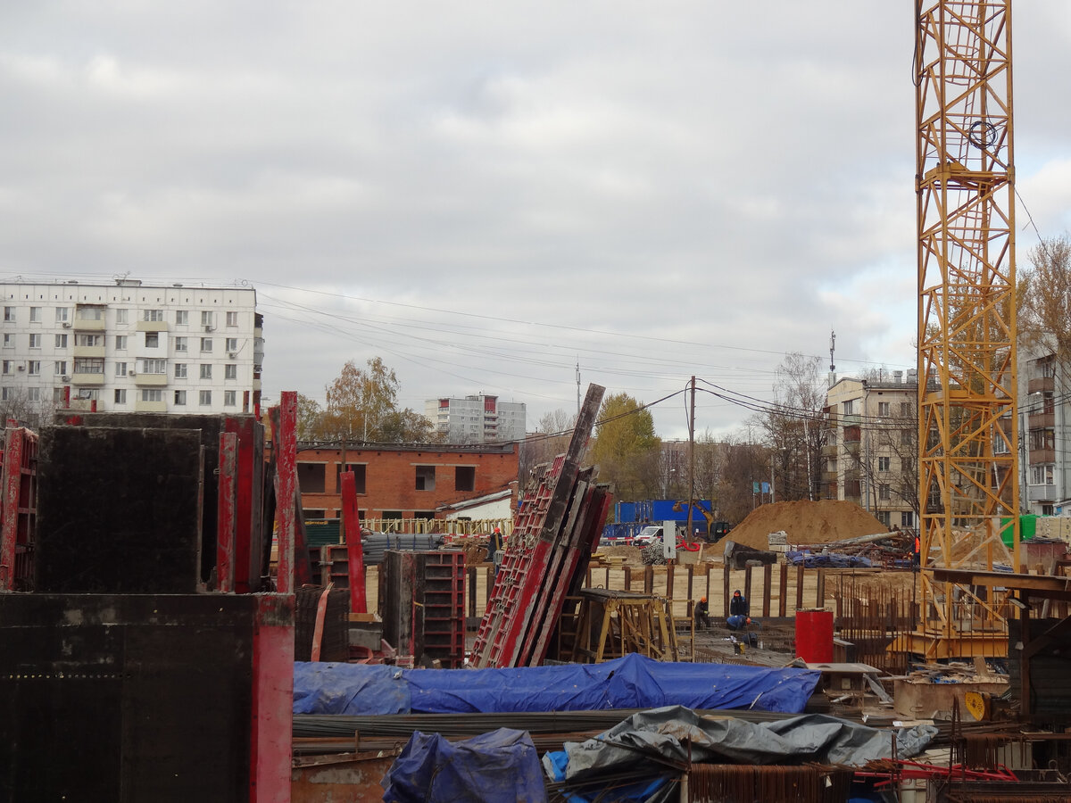 Строительство дома по реновации на улице Маршала Чуйкова, 9. Фото автора
