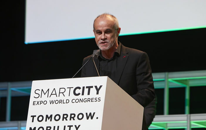 Профессор Карлос Морено. Специализируется на изучении сложных городских систем и разработке инновационных процессов.