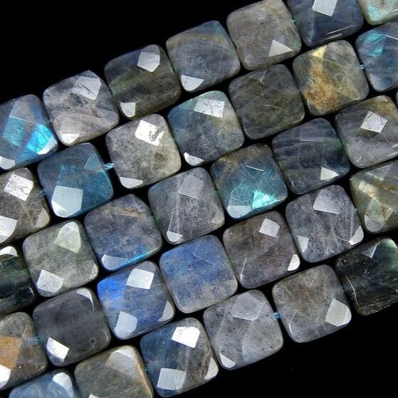 Бусины лабрадора. Фото из открытых источников