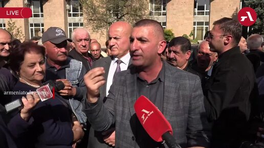 Замминистра труда и социальных вопросов Армении ответил на вопросы протестующих арцахцев