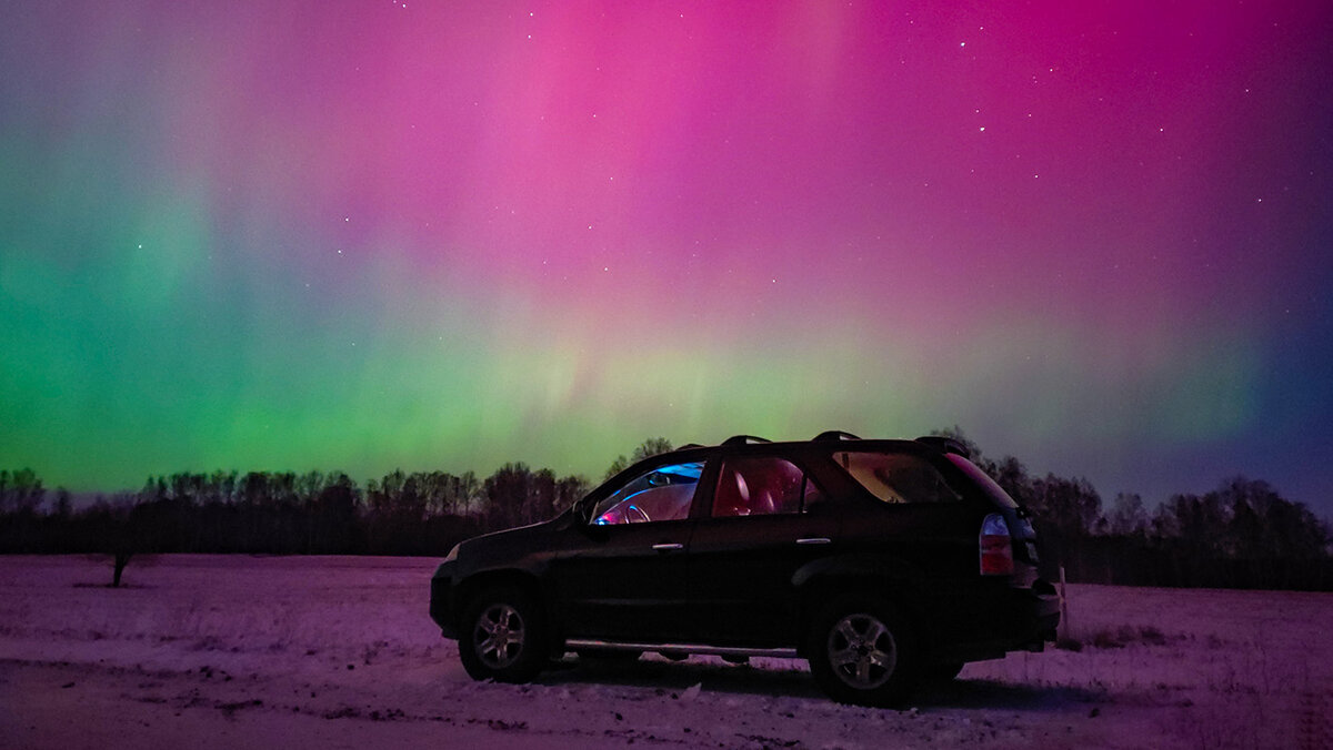 Сияние в Новосибирске вечером 5 ноября 2023 года, фото Алексея Полякова