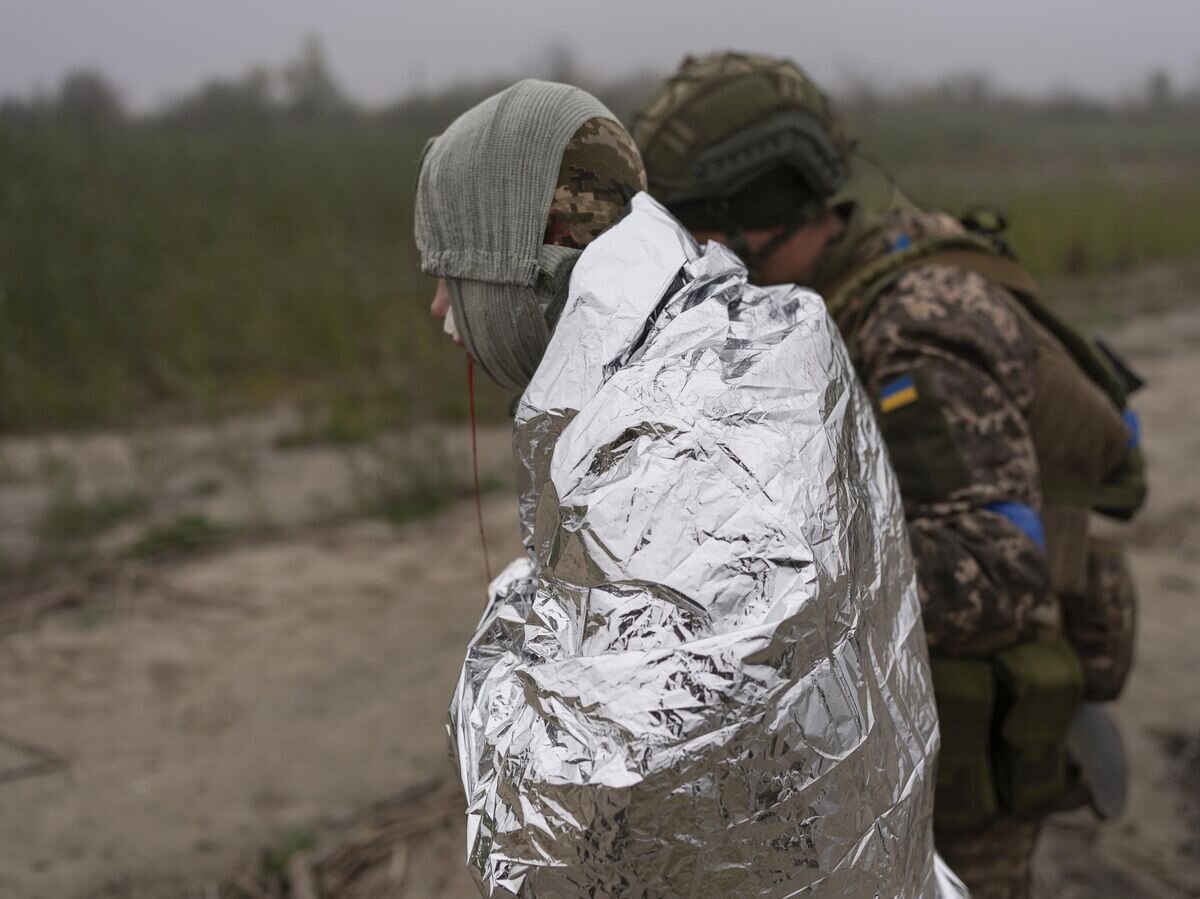    Раненный украинский военнослужащий© AP Photo / Alex Babenko