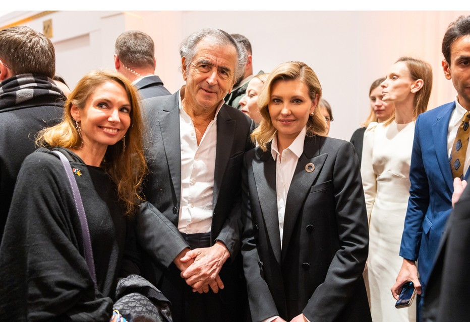 Дамы-благотворительницы и их клиент-педофил