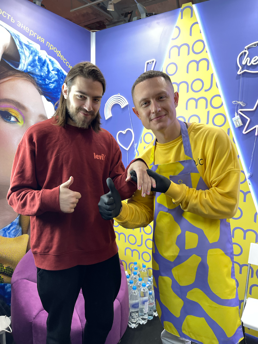 Выставка - конференция Бьюти Дэй, я работаю на стенде у торговой марки Mojo 