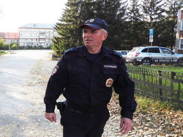    Участковый уполномоченный полиции Евгений Горев