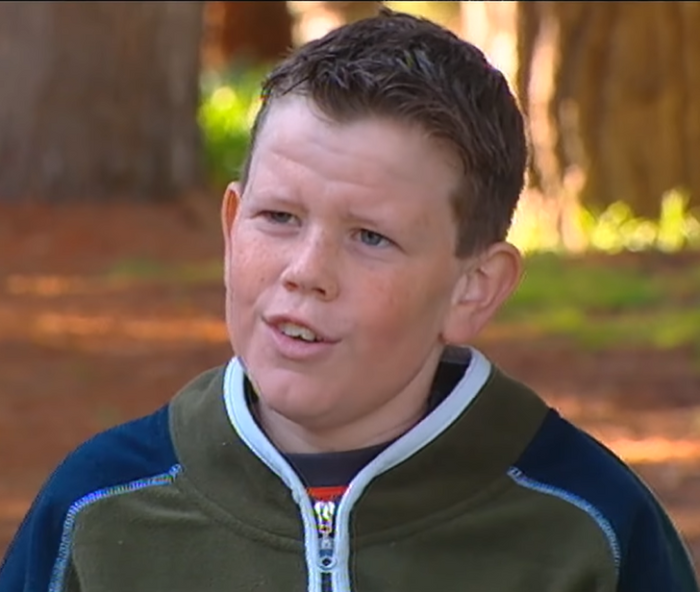  Родители помогли сыну не чувствовать себя хуже других и он рос позитивным и весёлым.