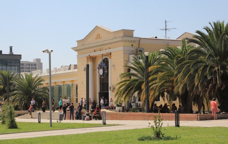 Старый вокзал Адлера. Яндекс картинки.