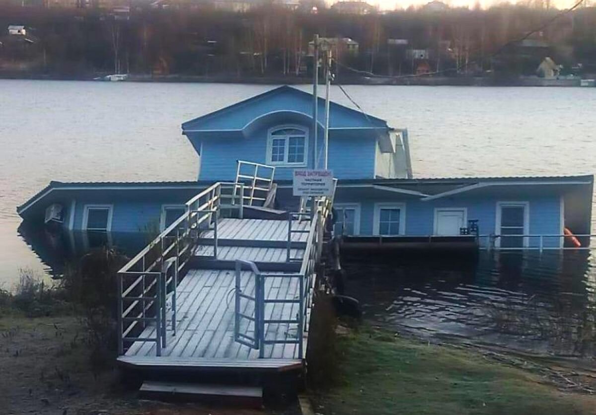 Плавучий дом дебаркадер