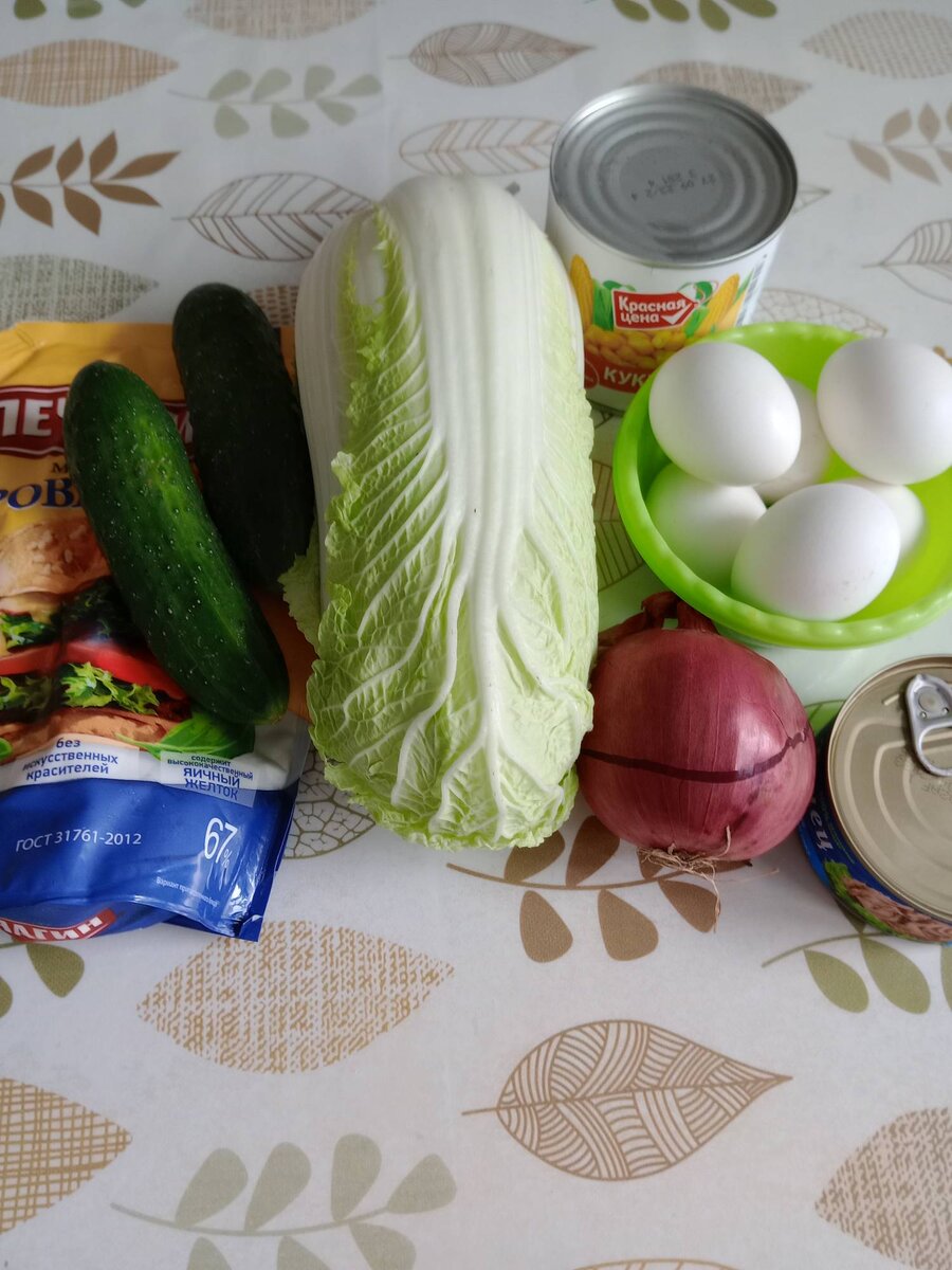 20 рецептов салата с консервированным тунцом и яйцом