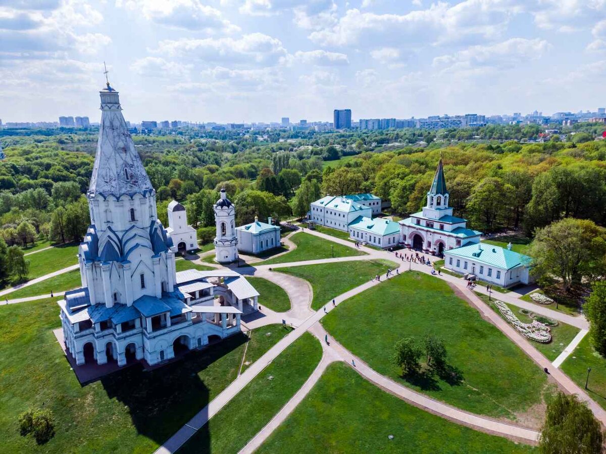 Коломенская 5 москва. Усадьба Коломенское Москва официальный сайт. Kolomenskoye Museum-Reserve. Парк Коломенское официальный сайт. Сооружения в Коломенском.