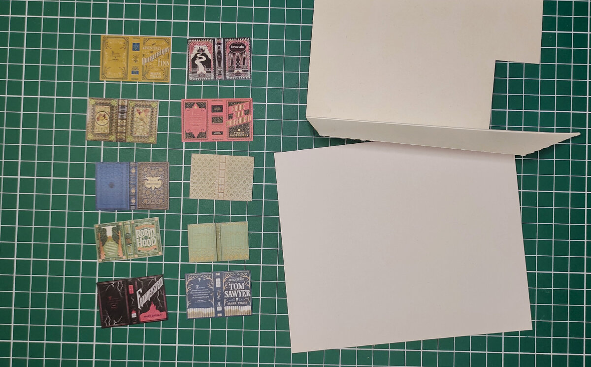 Наклеиваю на подходящий картон или плотную бумагу