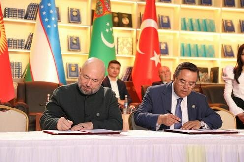 Подписание меморандума. Фото Гияса Джалалова