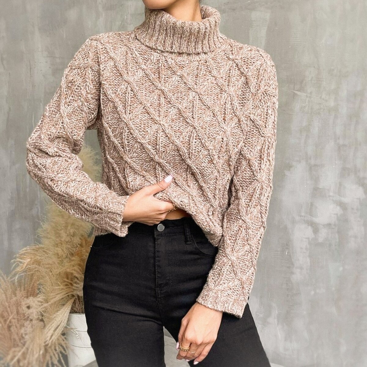 Меланжевый свитер с диагоналями