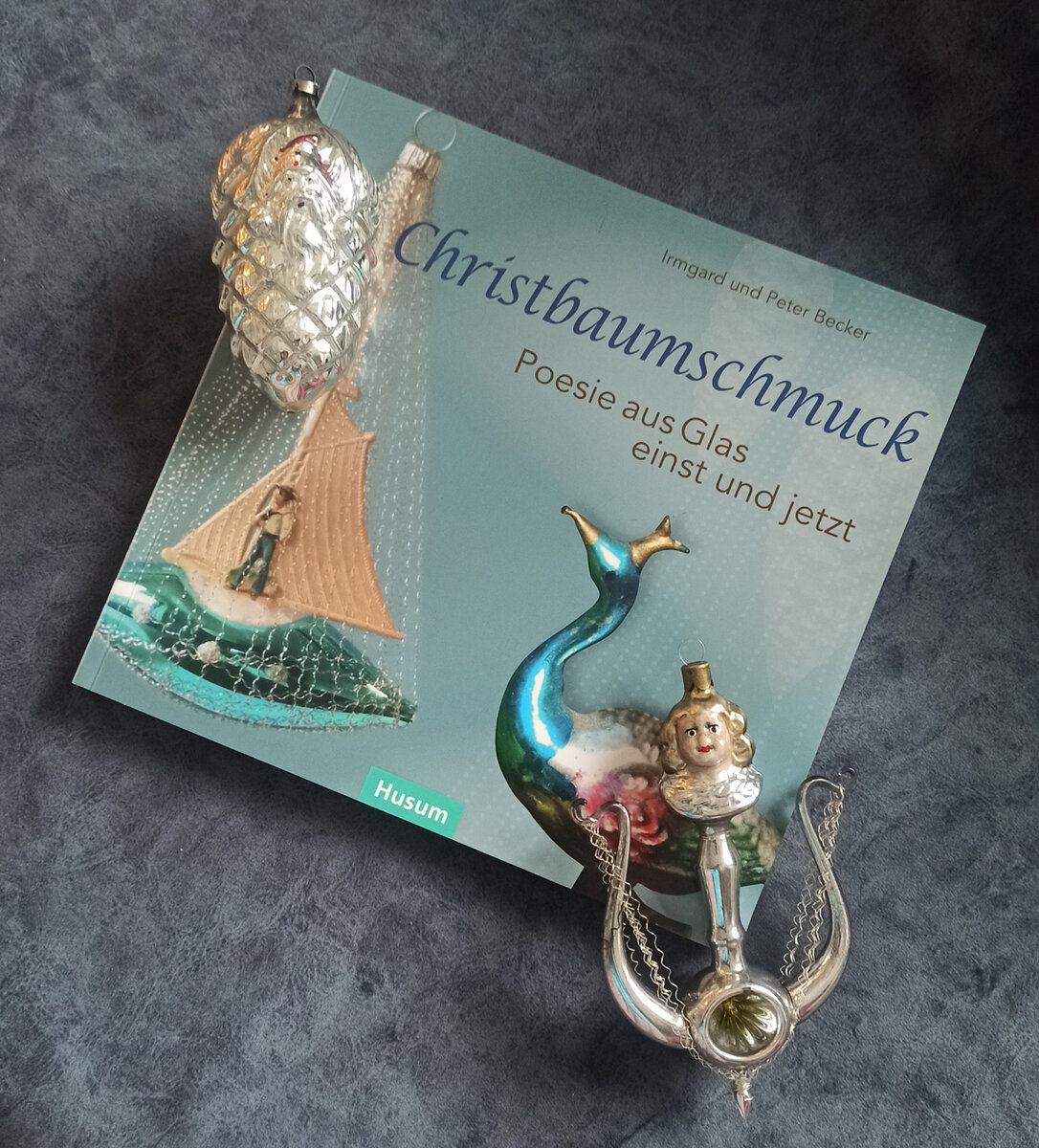 Фото книги "Christbaumschmuck. Poesie aus Glas einst und jetzt"