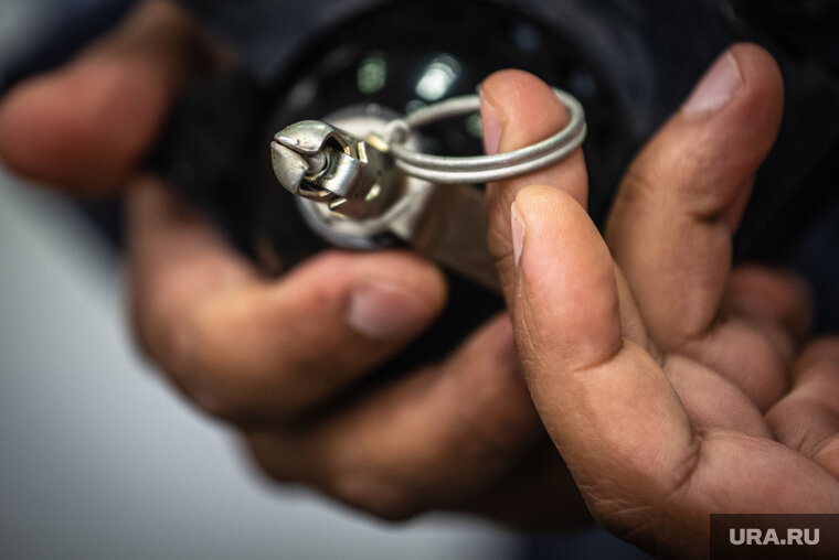    Подарок с гранатой Частякову передал помощник заместителя главкома ВСУ Тимченко