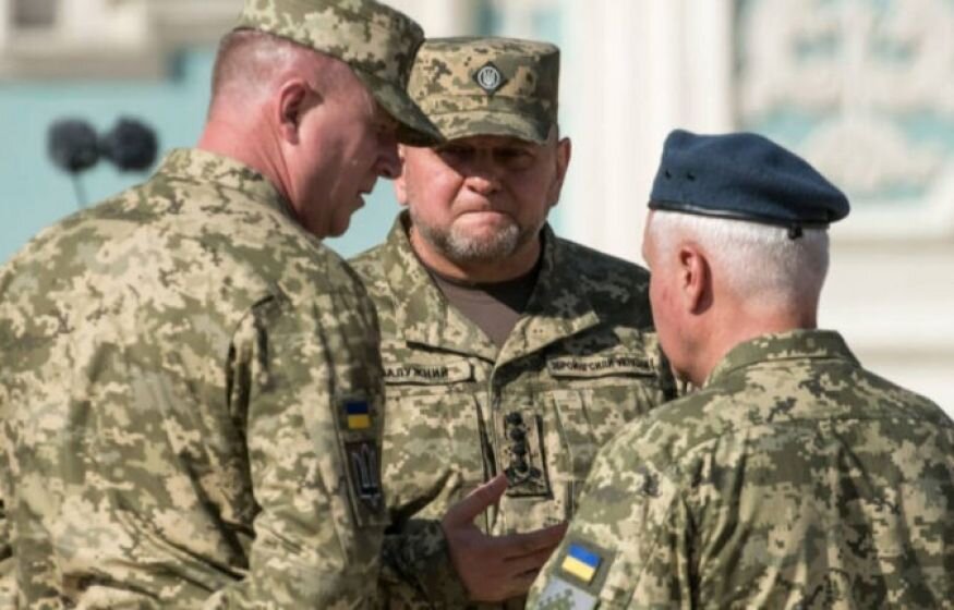    Зеленский исподтишка взрывает критикующих: Залужный следующий?