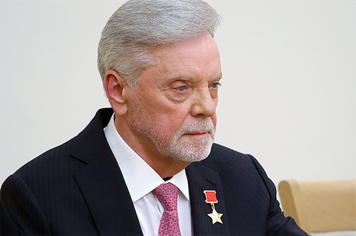    Борис Громов.