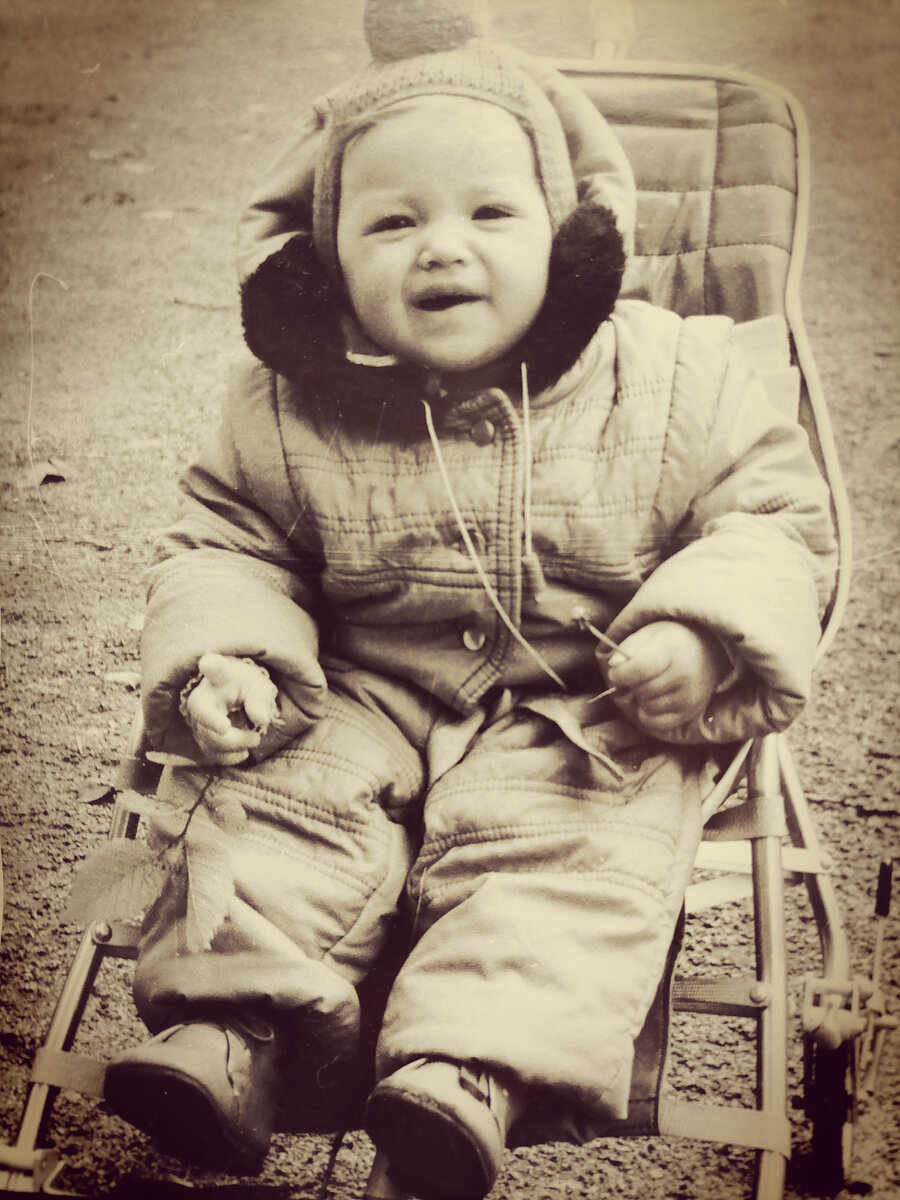 Когда у маленькой в руках веточка и облетевший одуванчик, то у взрослой работа с растениями может стать второй профессией.