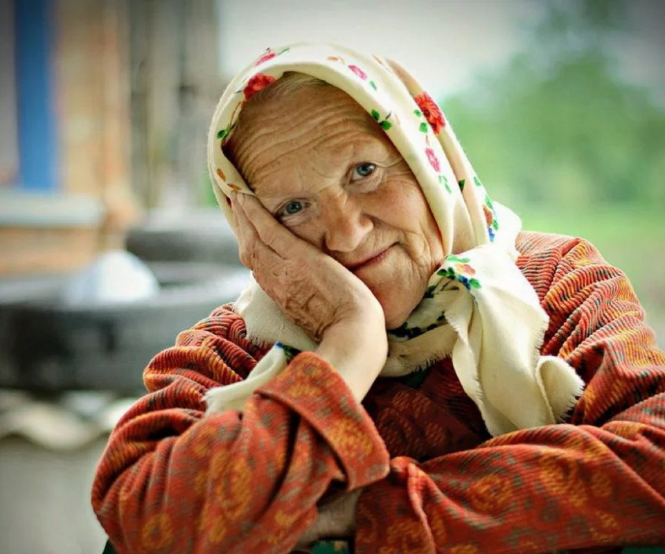 https://www.goodfon.ru/girls/wallpaper-download-960x800-babushka-byvshaia-devushka-oboi.html