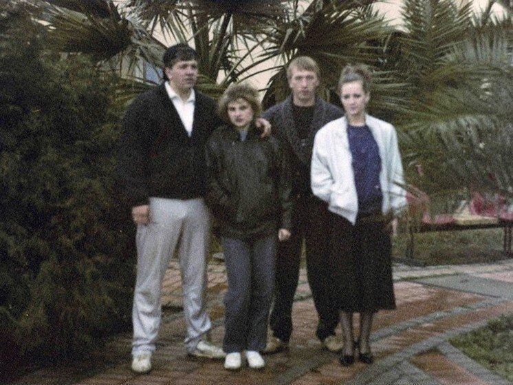     Фото: Сайт Криминальный Саратов. Александр Наволокин и Игорь Чикунов на отдыхе в Дагомысе