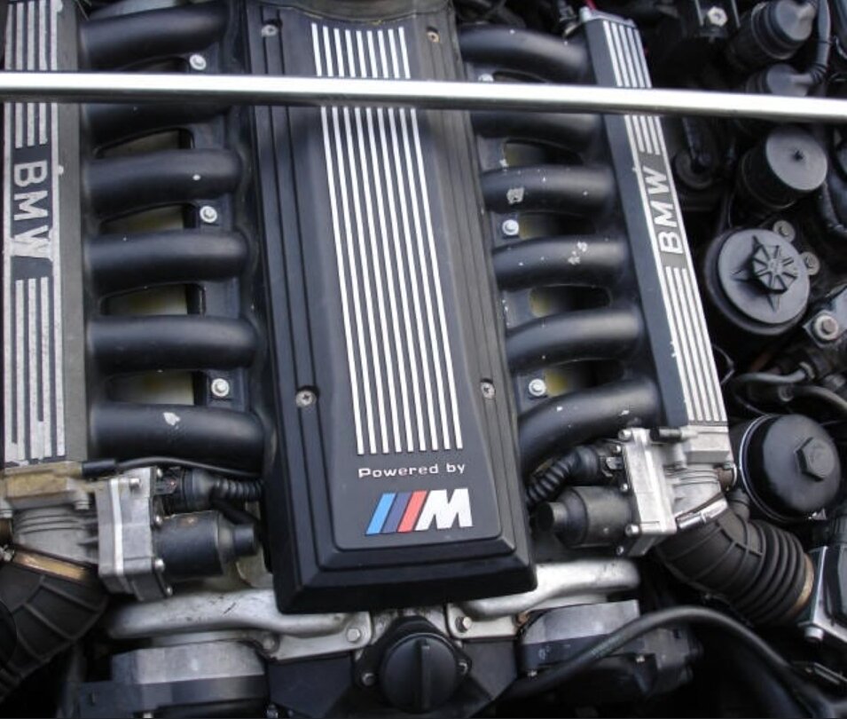 Е 34 двигатели. BMW e34 m5 мотор. BMW m5 e34 двигатель. Мотор BMW e34 м5. Мотор s70 БМВ.