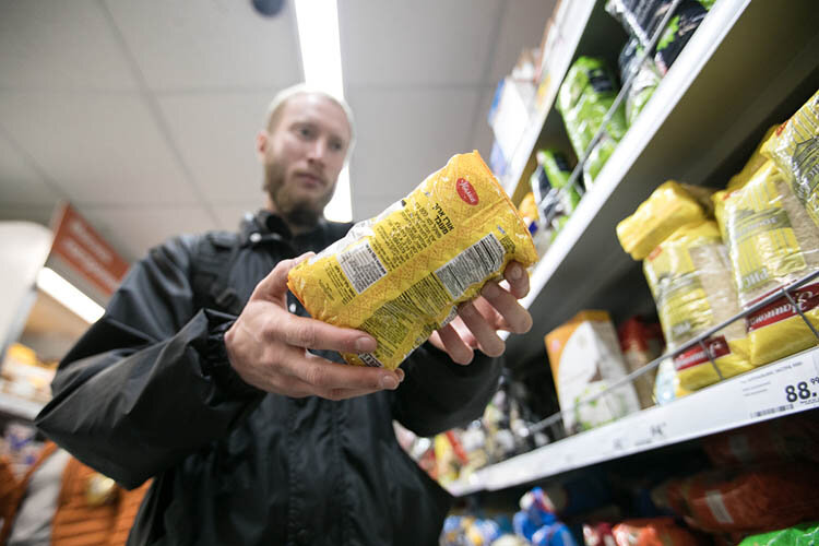    Теперь производители продовольственных товаров первой необходимости должны будут расфасовывать продукцию в строго регламентированные объемы Фото: «БИЗНЕС Online»