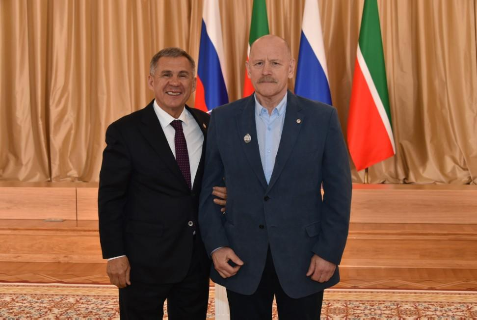 Профессору, завкафедрой общей психологии Института психологии и образования Казанского федерального университета Александру Прохорову присвоено почетное звание «Заслуженный работник высшей школы Российской Федерации», 2019