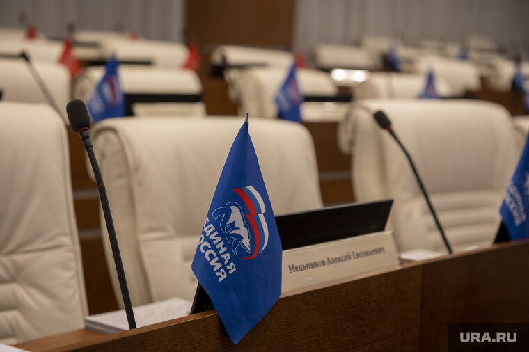    Партия «Единая Россия» проведет съезд в декабре после старта президентской кампании