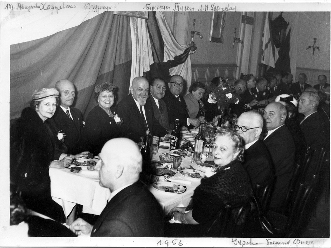 Митрофан Бояринцев. На фото первый ряд, третий слева, в очках. 24 ноября 1956