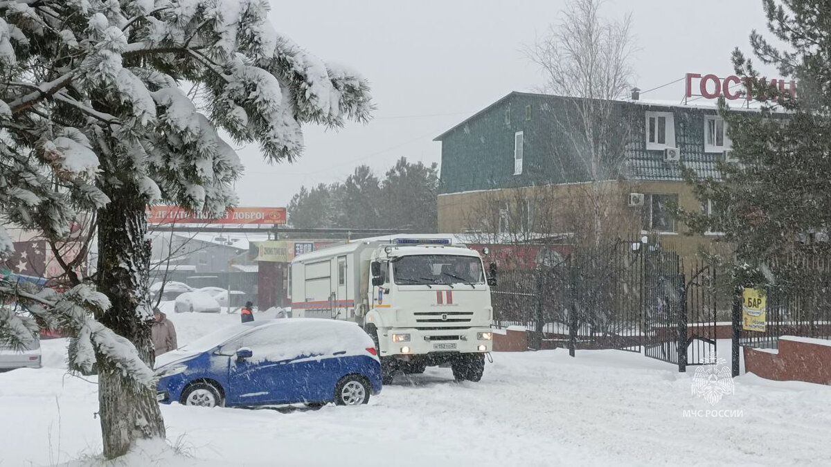 Спасатели и пожарные оказали помощь порядка 20 автомобилям в Хабаровске и  его пригороде во время циклона | ГУ МЧС России по Хабаровскому краю | Дзен