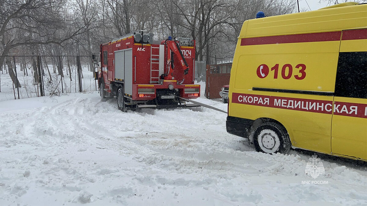 Спасатели и пожарные оказали помощь порядка 20 автомобилям в Хабаровске и  его пригороде во время циклона | ГУ МЧС России по Хабаровскому краю | Дзен