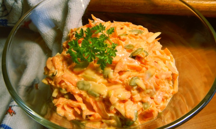 "Копеечный" салат из моркови на каждый день. Всего 3 ингредиента, на готовку трачу считанные минуты (рецепт)