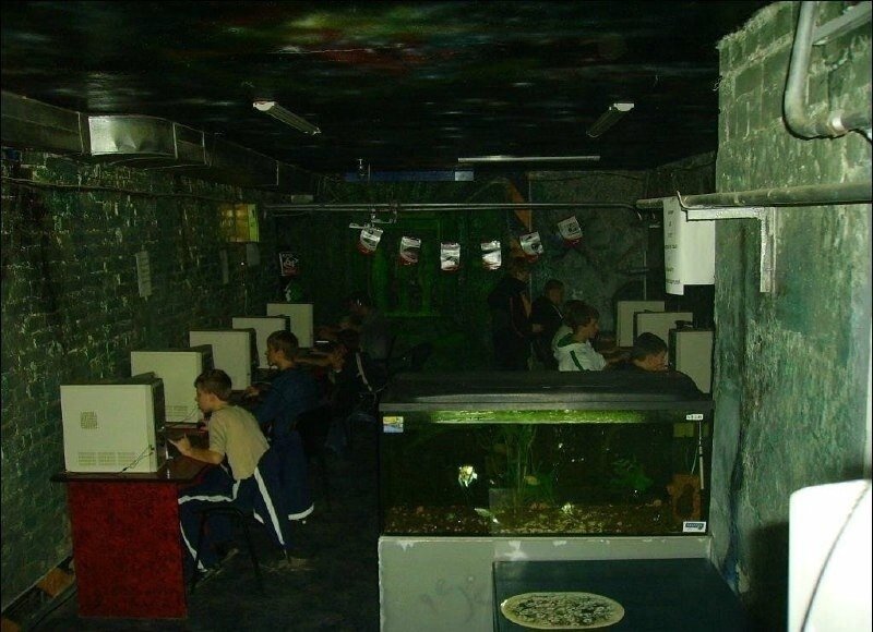 Самое близкое по духу, что я нашёл в интернете. Только аквариума не было)